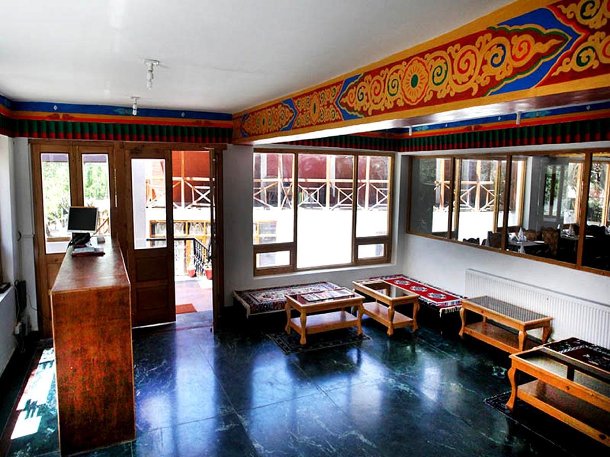 The Hotel Himalaya, 레 외부 사진