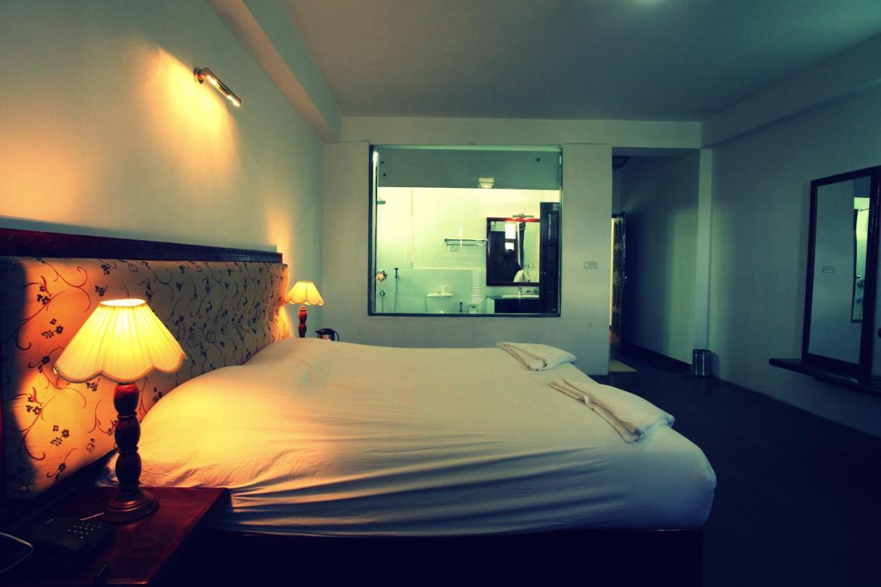 The Hotel Himalaya, 레 외부 사진